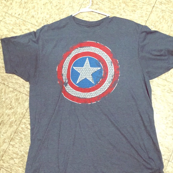 Men’s large captain America t-shirt - Picture 1 of 2